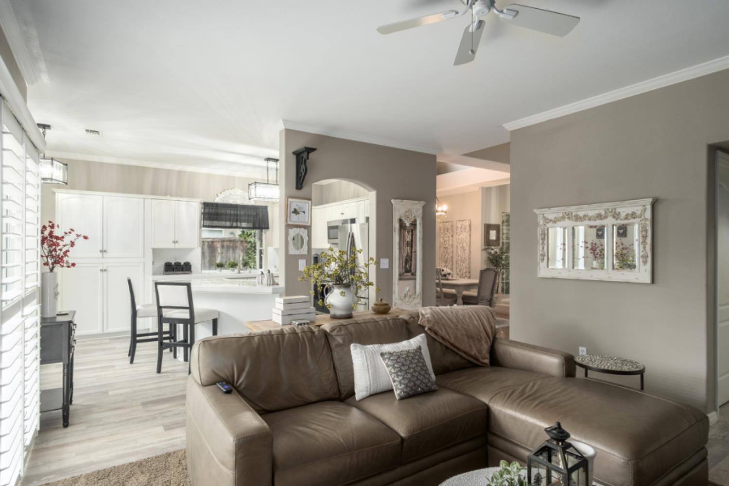 1292 E Le Parc Dr, Fresno, CA 93720