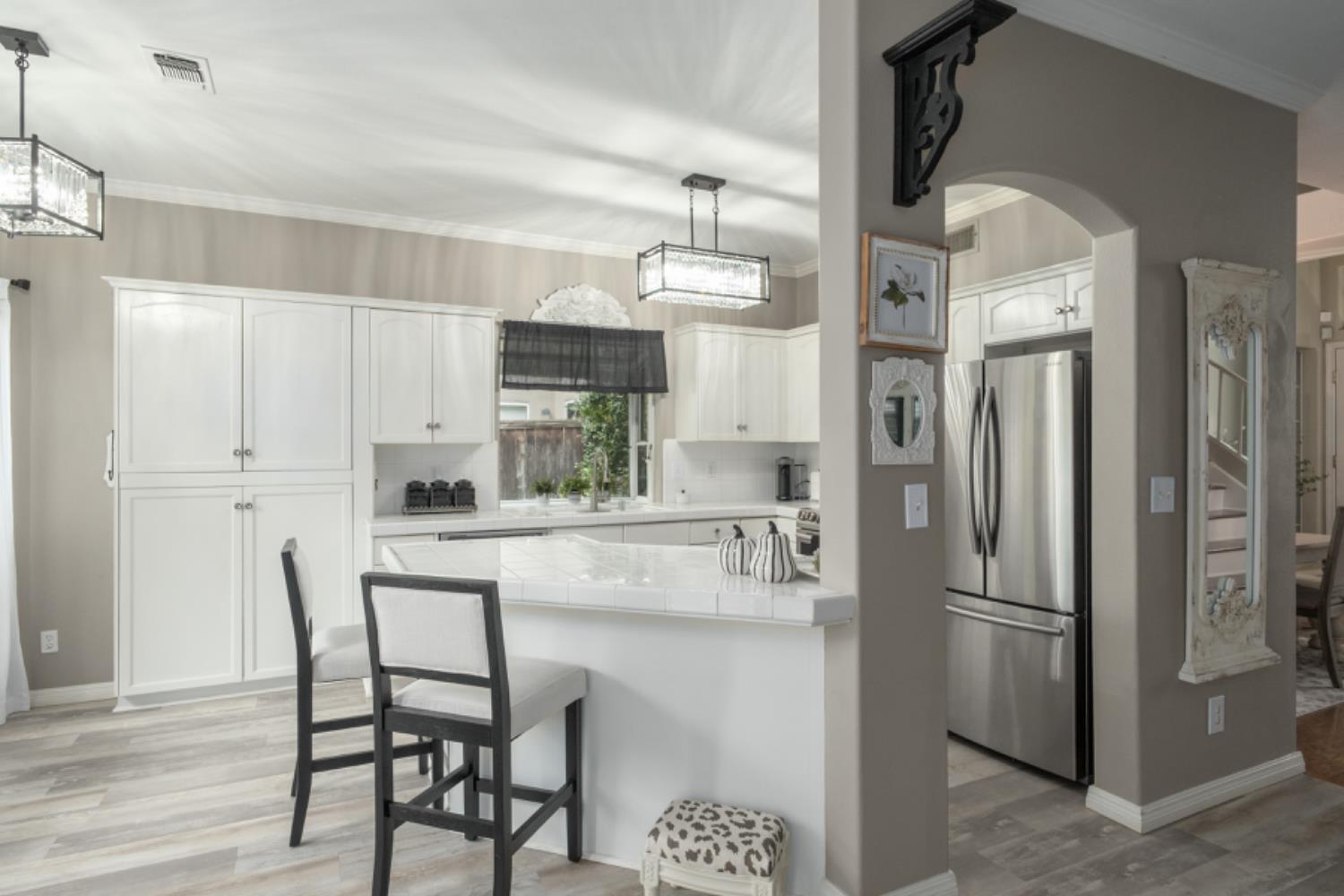 1292 E Le Parc Dr, Fresno, CA 93720