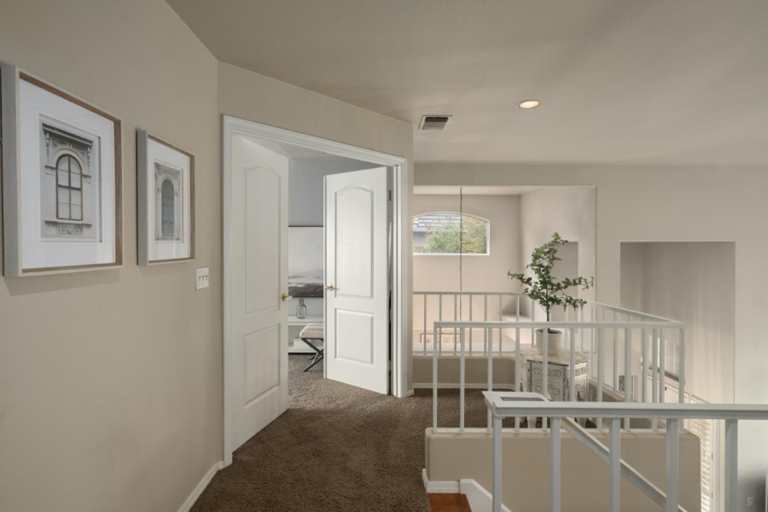 1292 E Le Parc Dr, Fresno, CA 93720