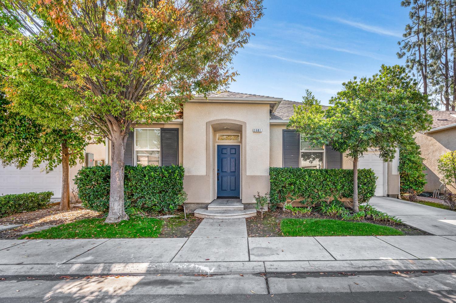 3681 W Pomegranate Ln, Fresno, CA 93711