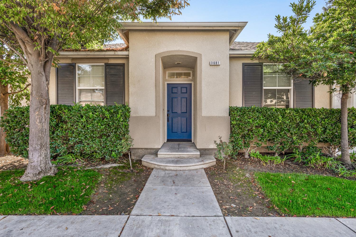 3681 W Pomegranate Ln, Fresno, CA 93711