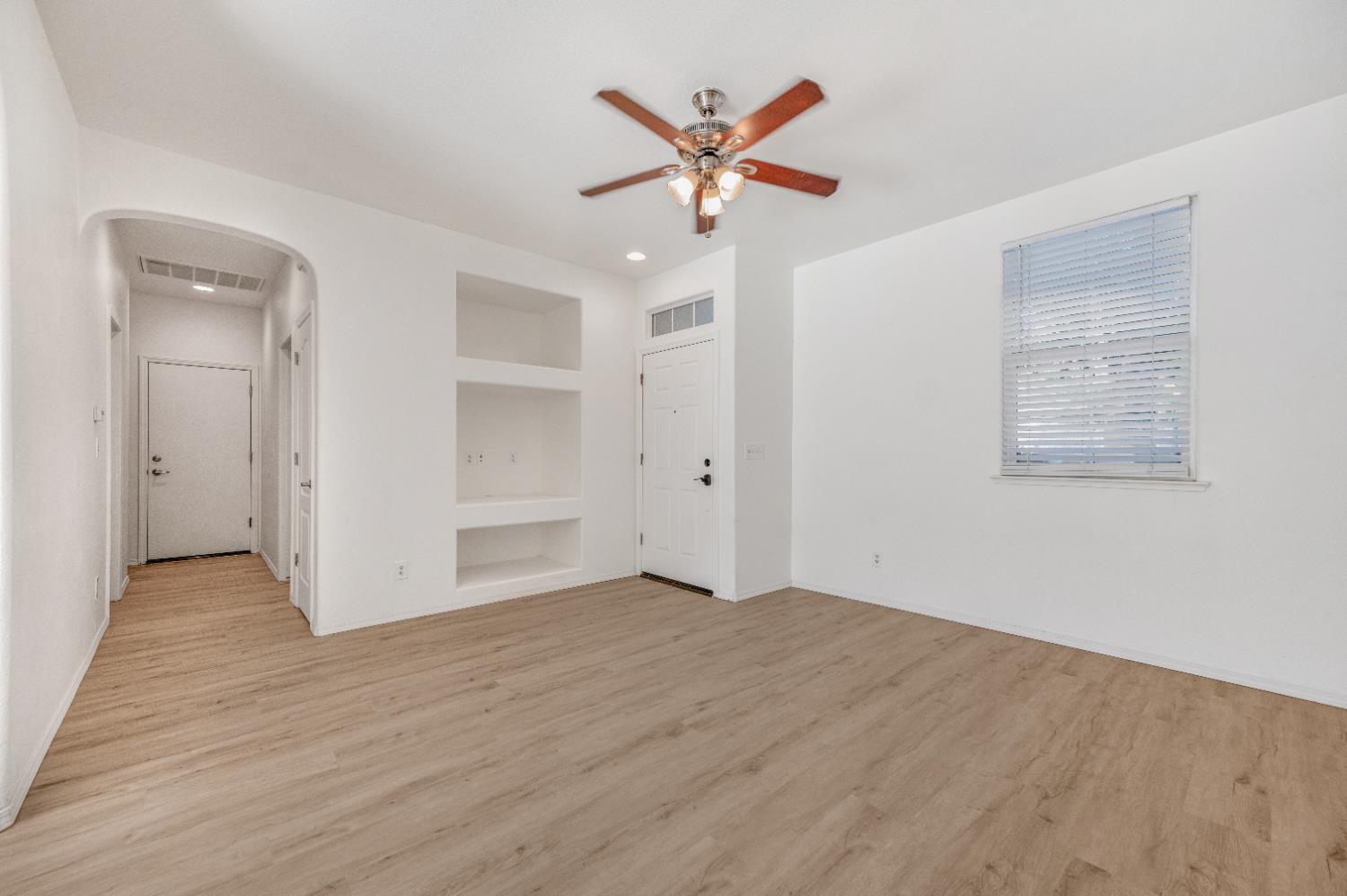 3681 W Pomegranate Ln, Fresno, CA 93711