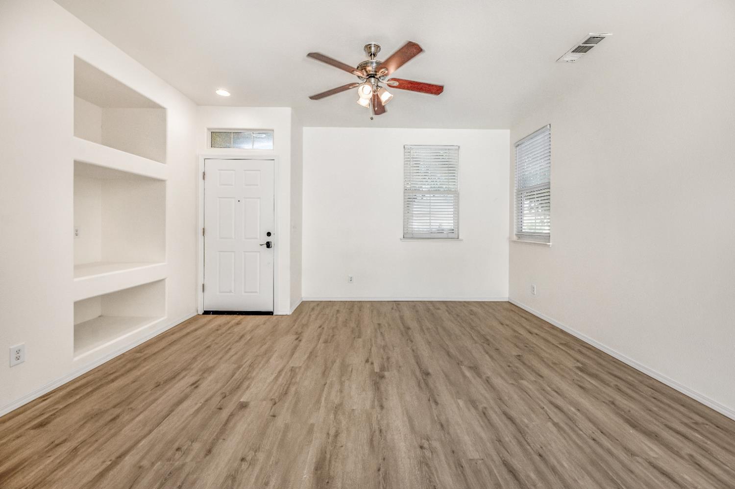 3681 W Pomegranate Ln, Fresno, CA 93711