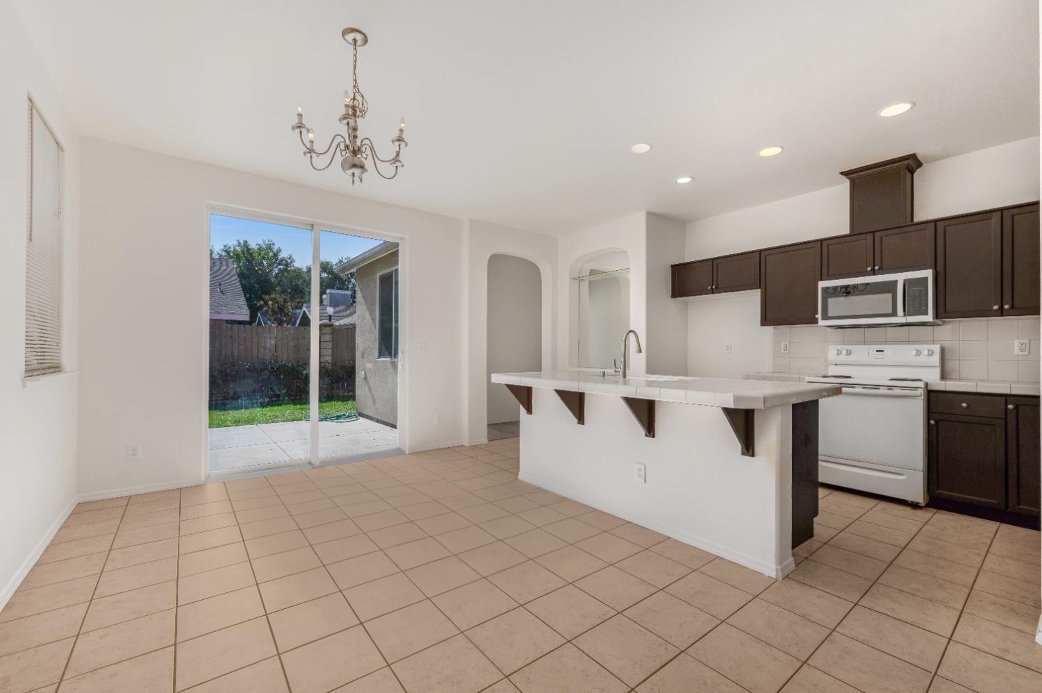 3681 W Pomegranate Ln, Fresno, CA 93711