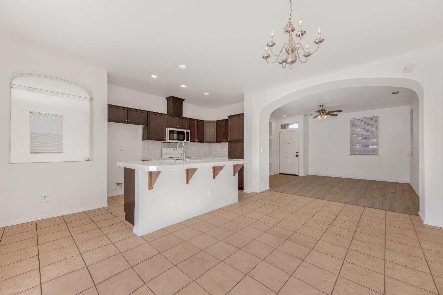 3681 W Pomegranate Ln, Fresno, CA 93711