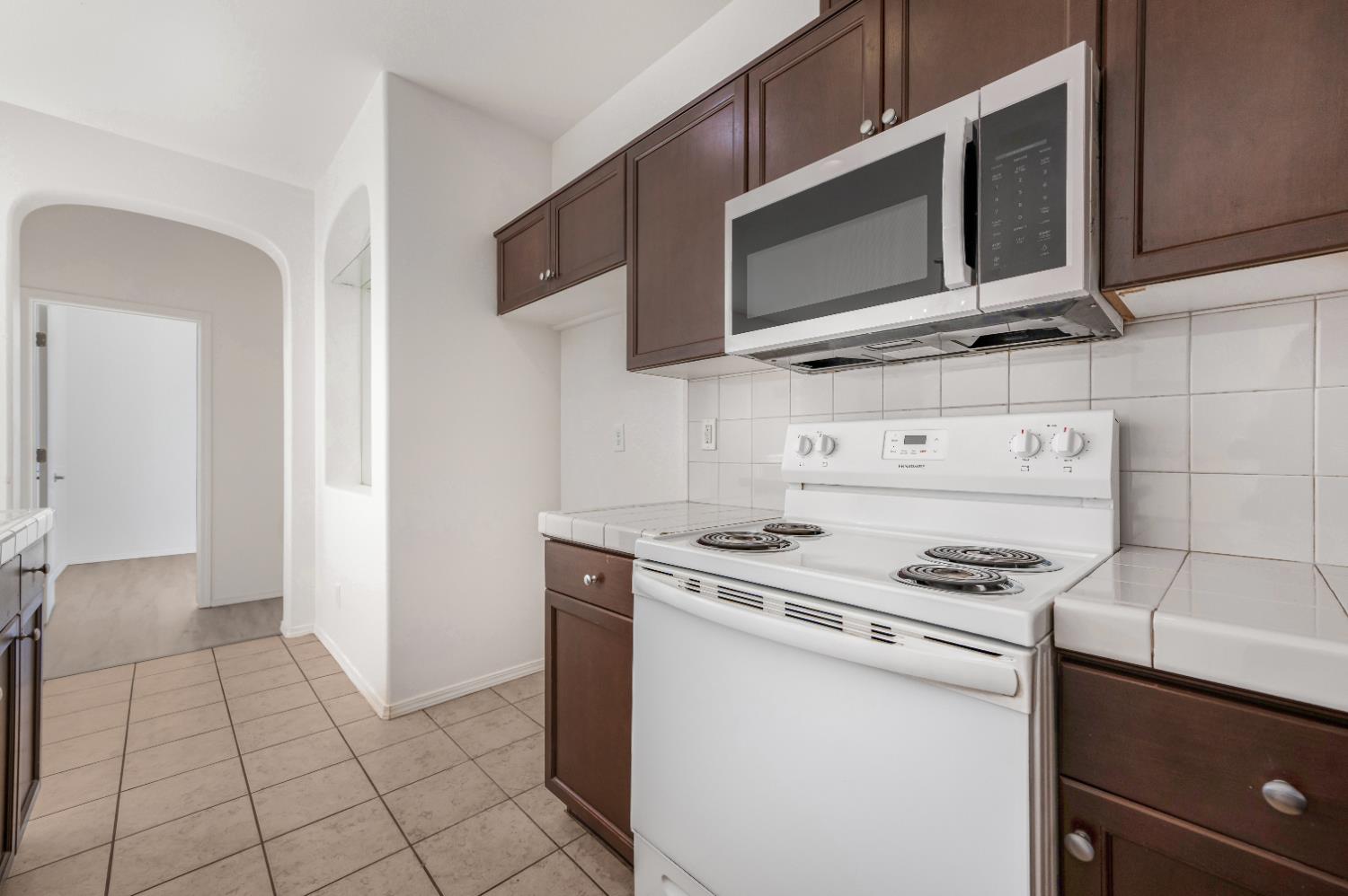 3681 W Pomegranate Ln, Fresno, CA 93711