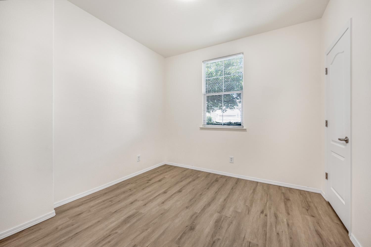 3681 W Pomegranate Ln, Fresno, CA 93711