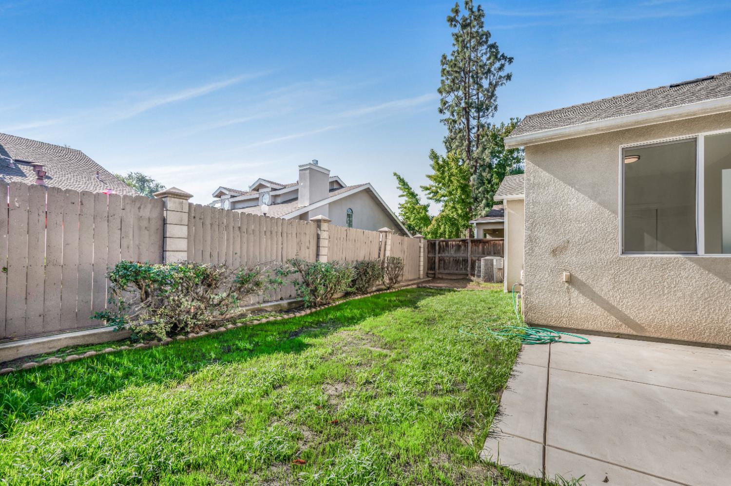 3681 W Pomegranate Ln, Fresno, CA 93711