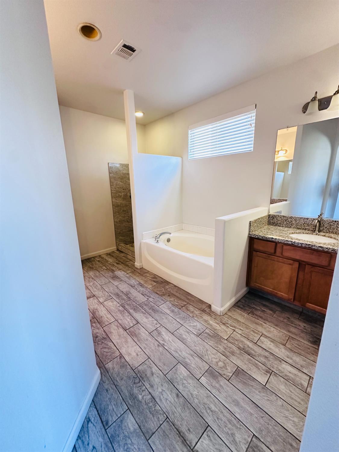 6642 E Cetti Ave, Fresno, CA 93727