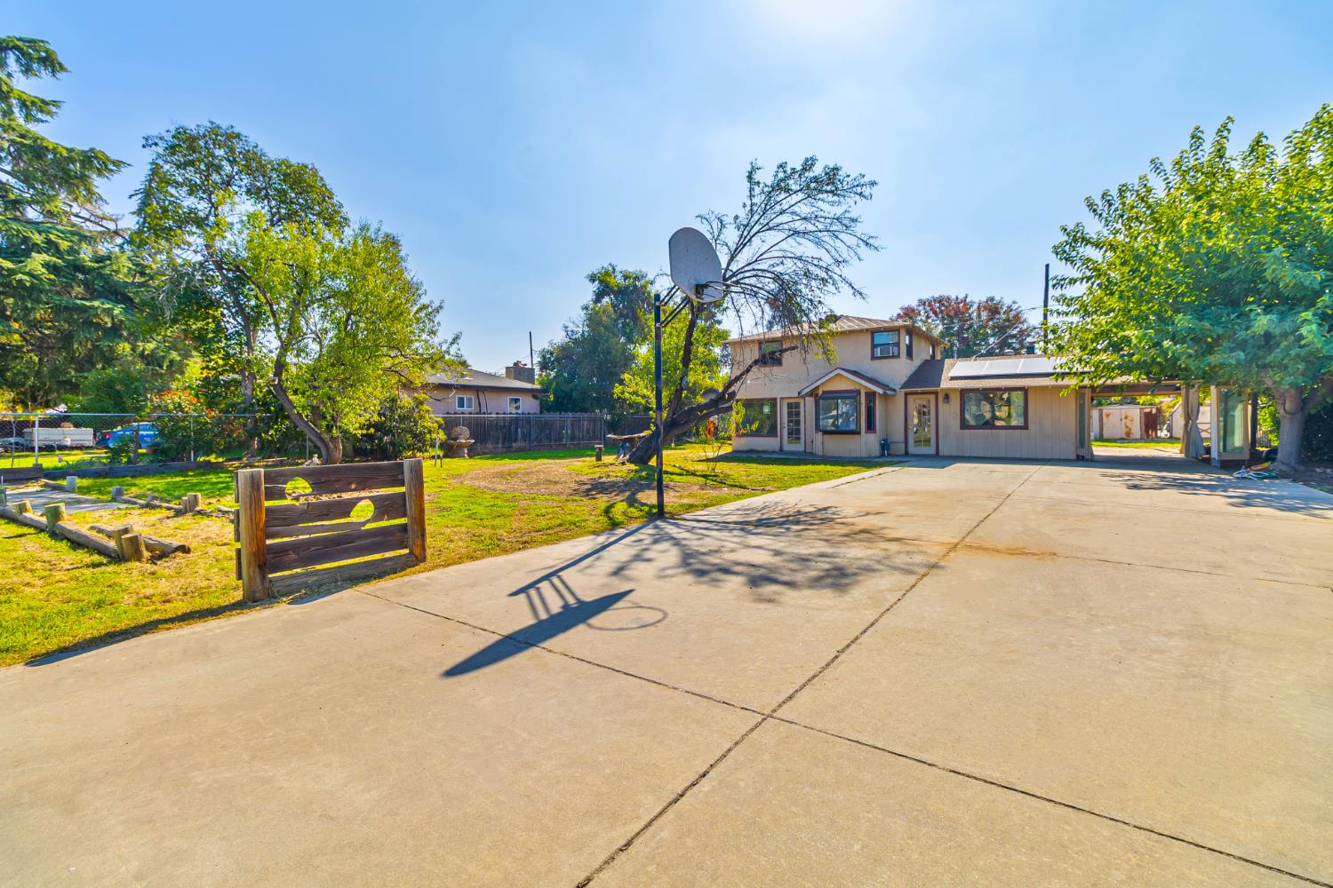 5132 E Washington Ave, Fresno, CA 93727