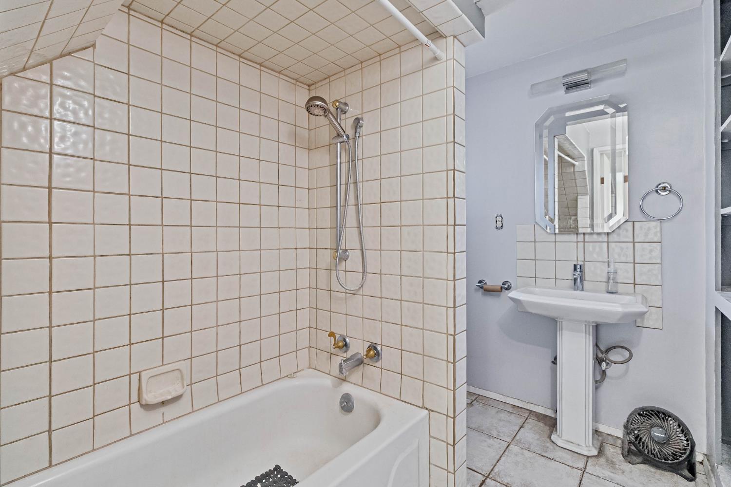 5132 E Washington Ave, Fresno, CA 93727