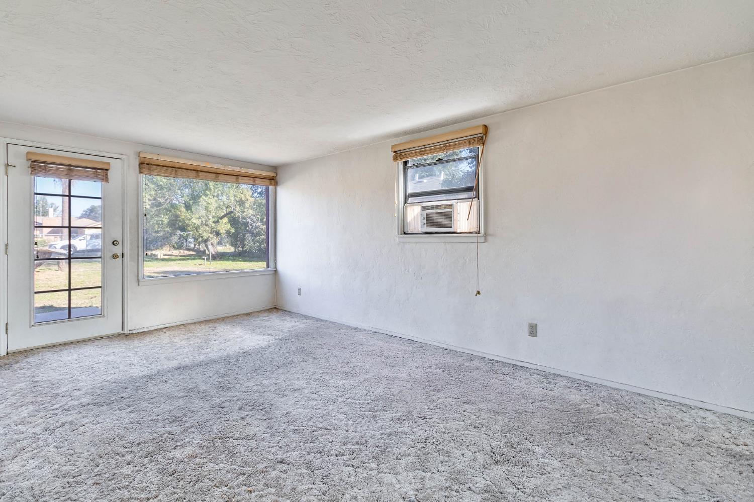 5132 E Washington Ave, Fresno, CA 93727