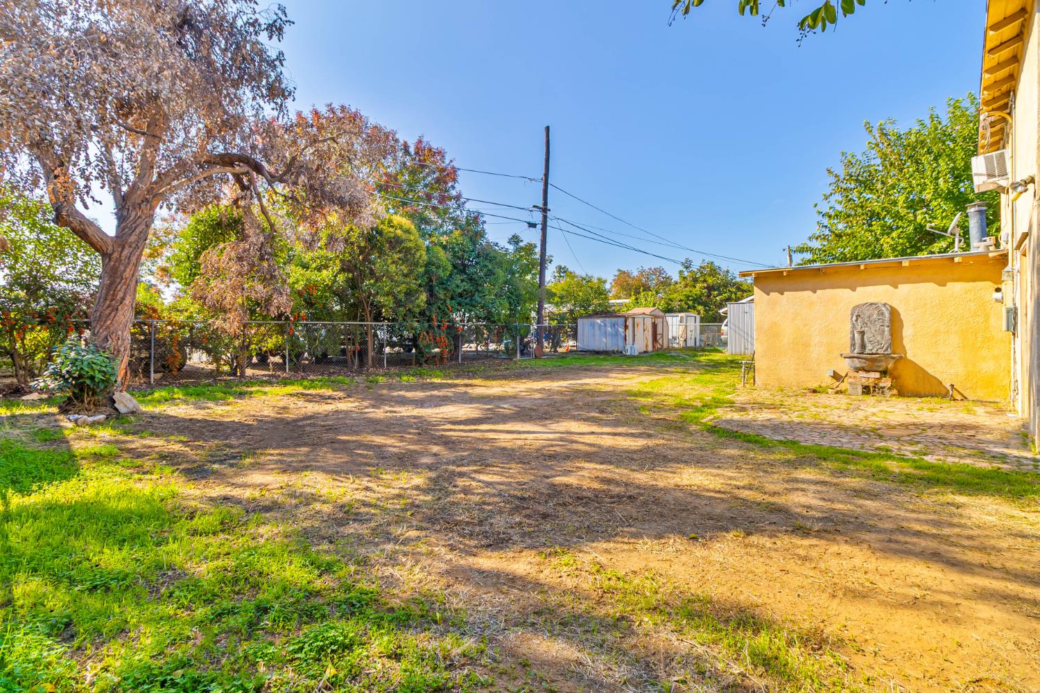 5132 E Washington Ave, Fresno, CA 93727