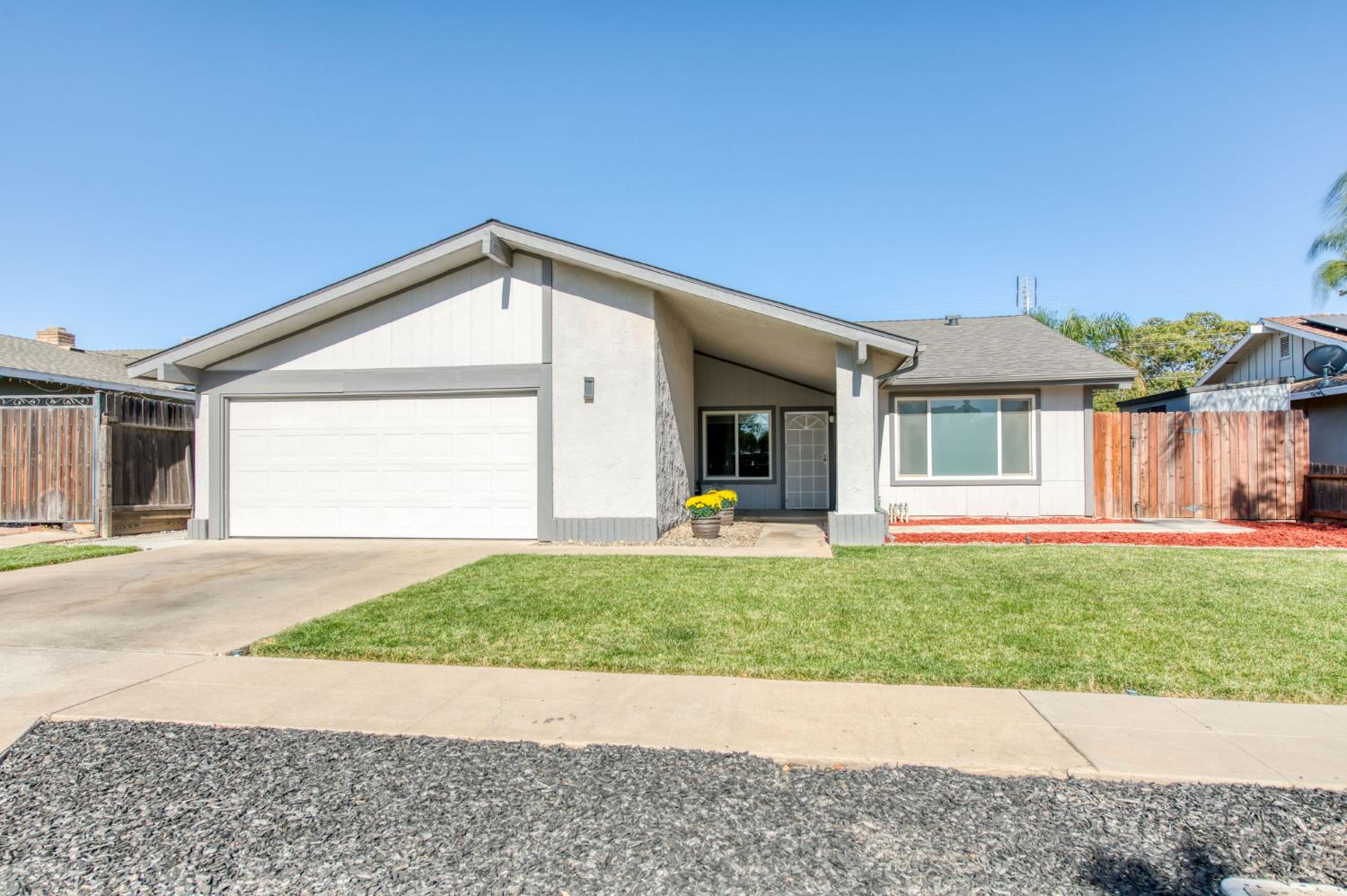 6548 N Poplar Ave, Fresno, CA 93704