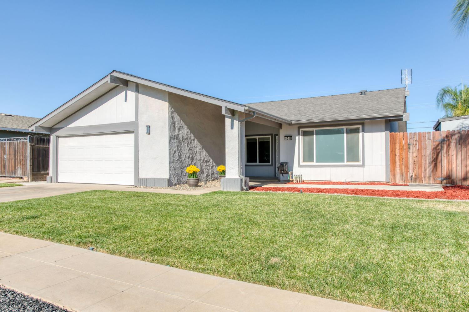 6548 N Poplar Ave, Fresno, CA 93704