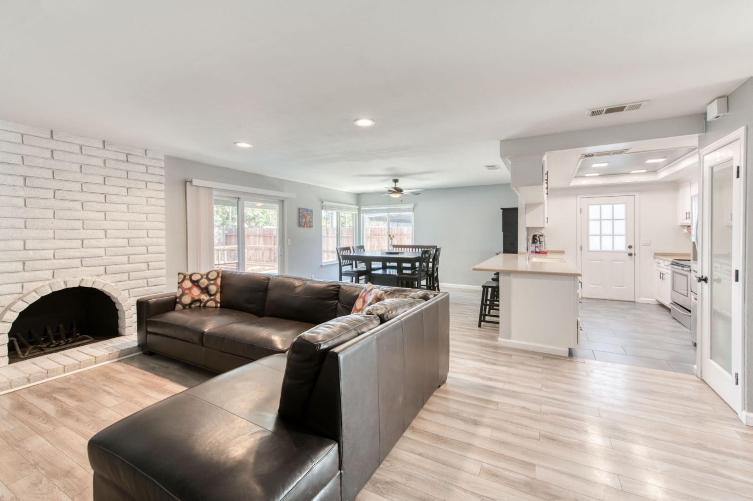 6548 N Poplar Ave, Fresno, CA 93704