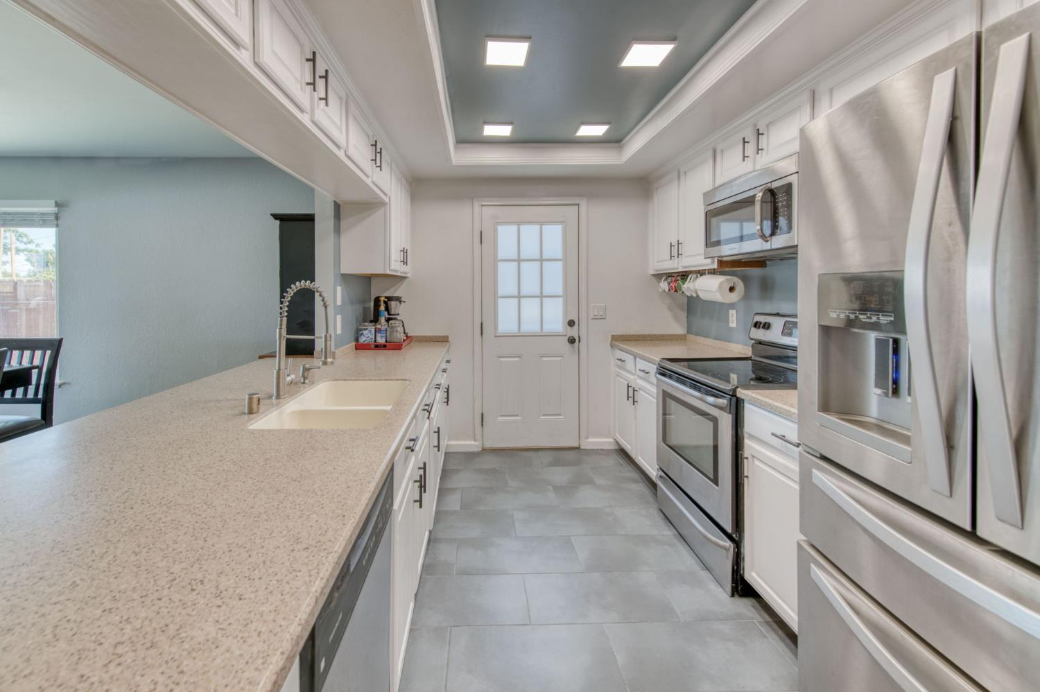 6548 N Poplar Ave, Fresno, CA 93704