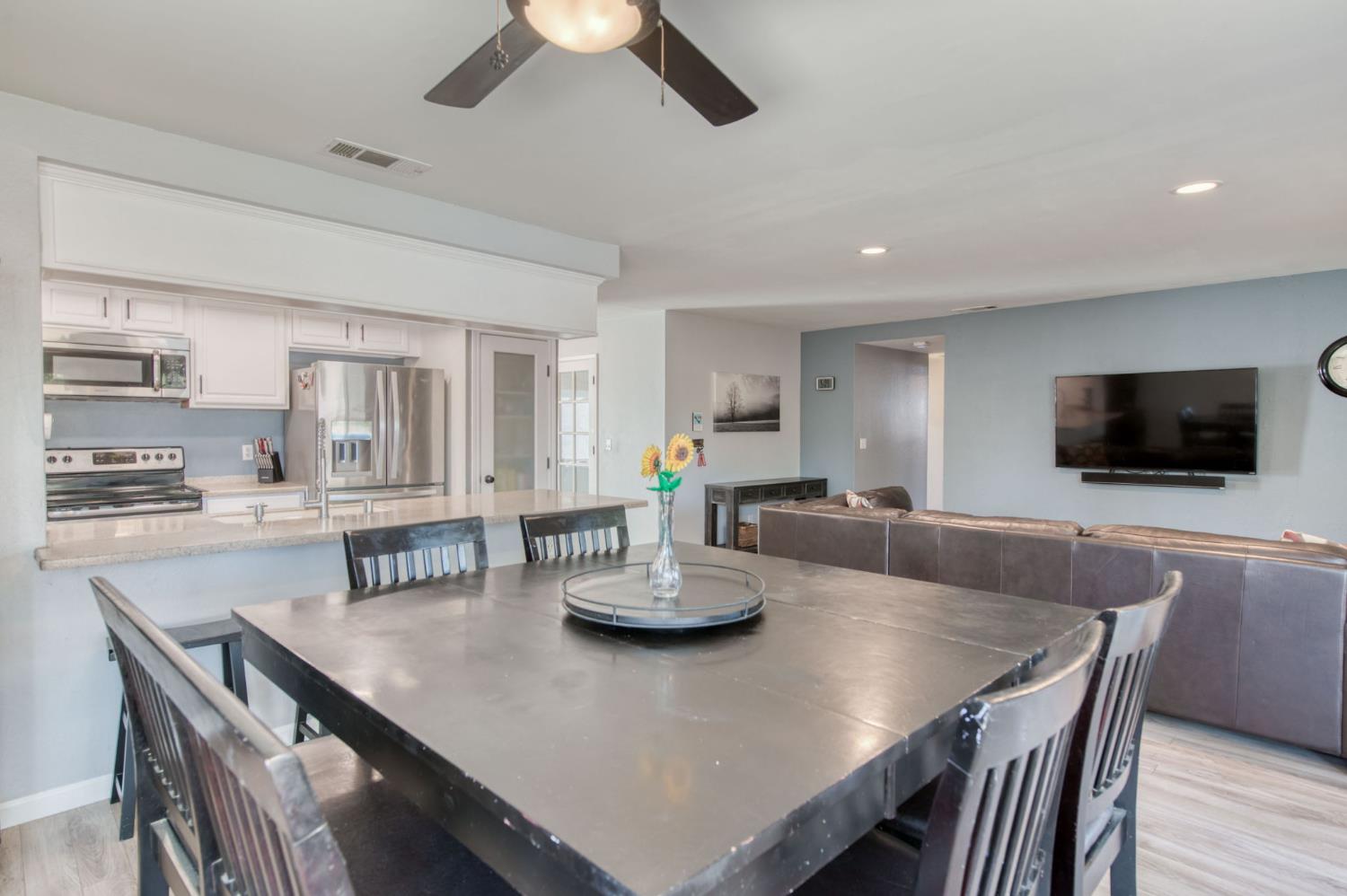 6548 N Poplar Ave, Fresno, CA 93704