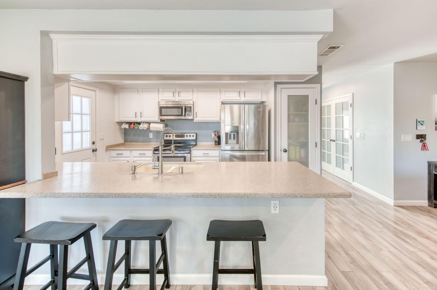 6548 N Poplar Ave, Fresno, CA 93704