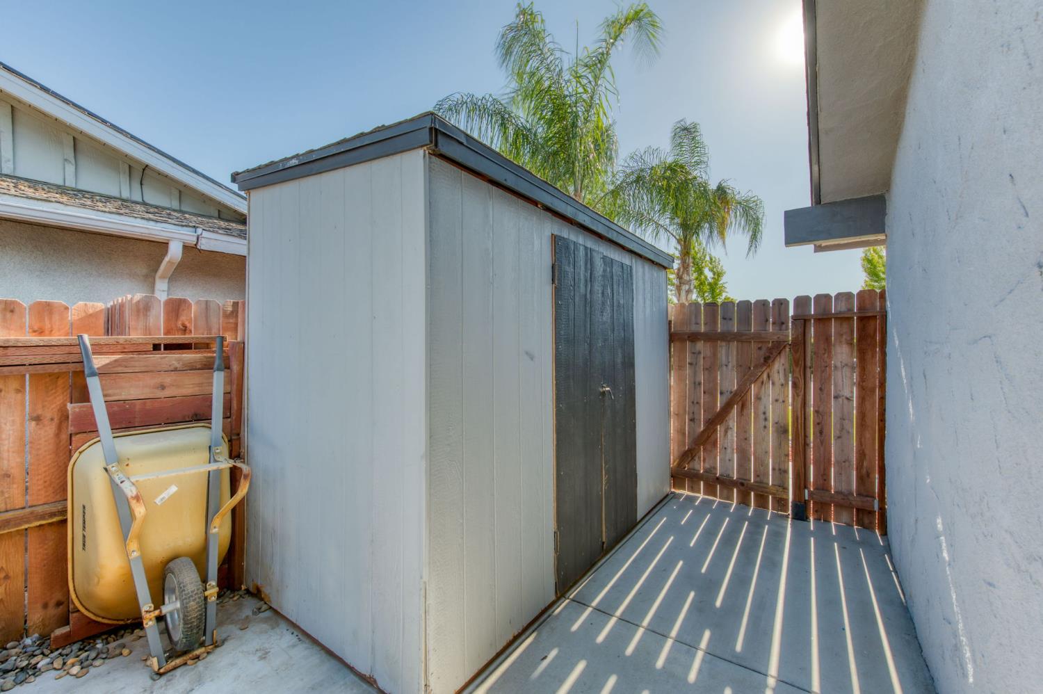 6548 N Poplar Ave, Fresno, CA 93704