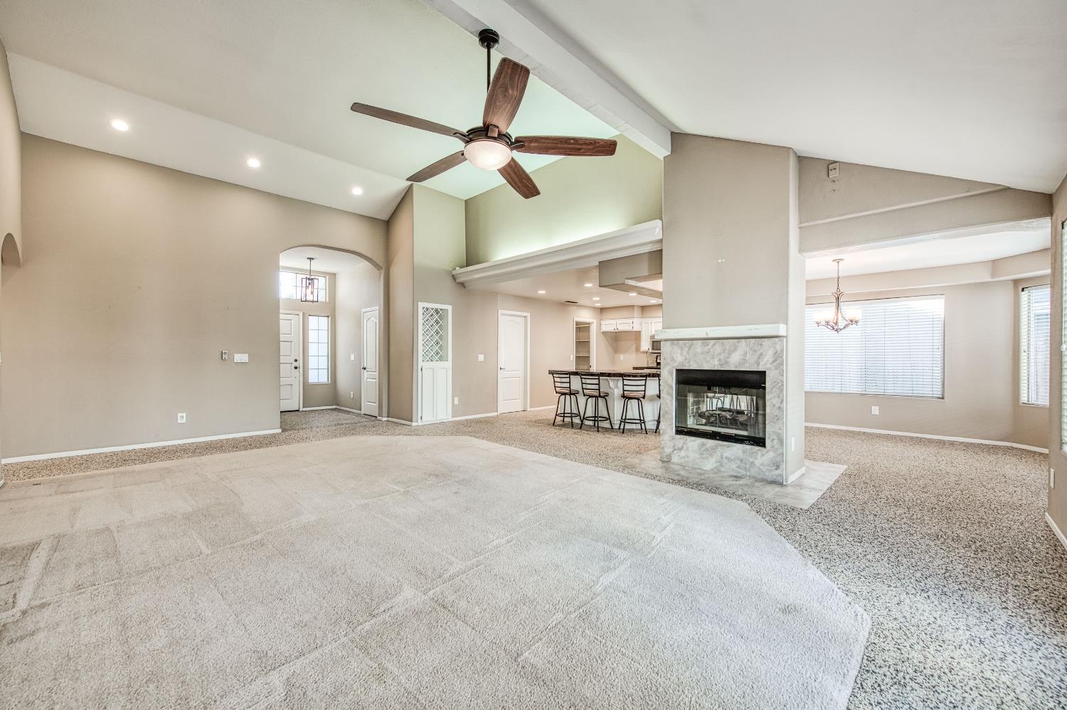 1800 E Omaha Ave, Fresno, CA 93720