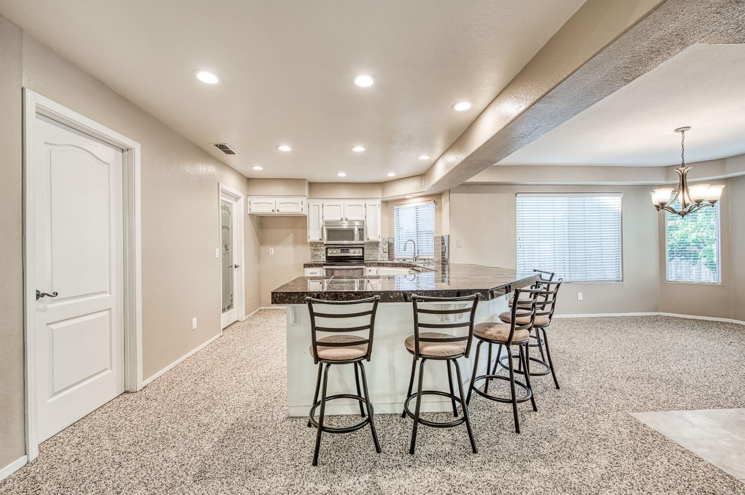 1800 E Omaha Ave, Fresno, CA 93720