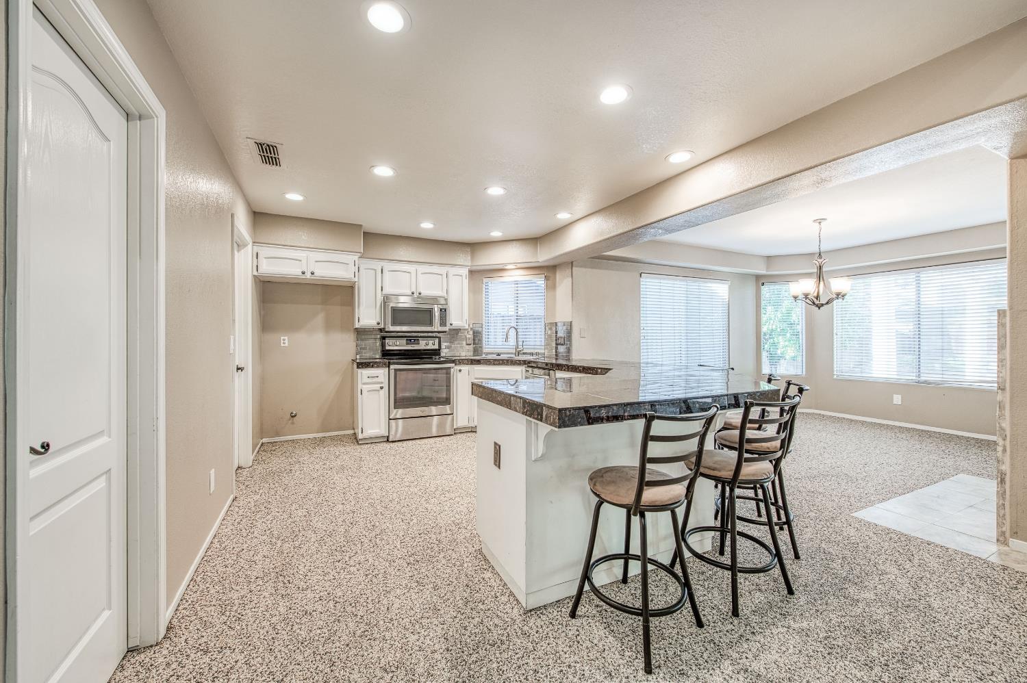 1800 E Omaha Ave, Fresno, CA 93720