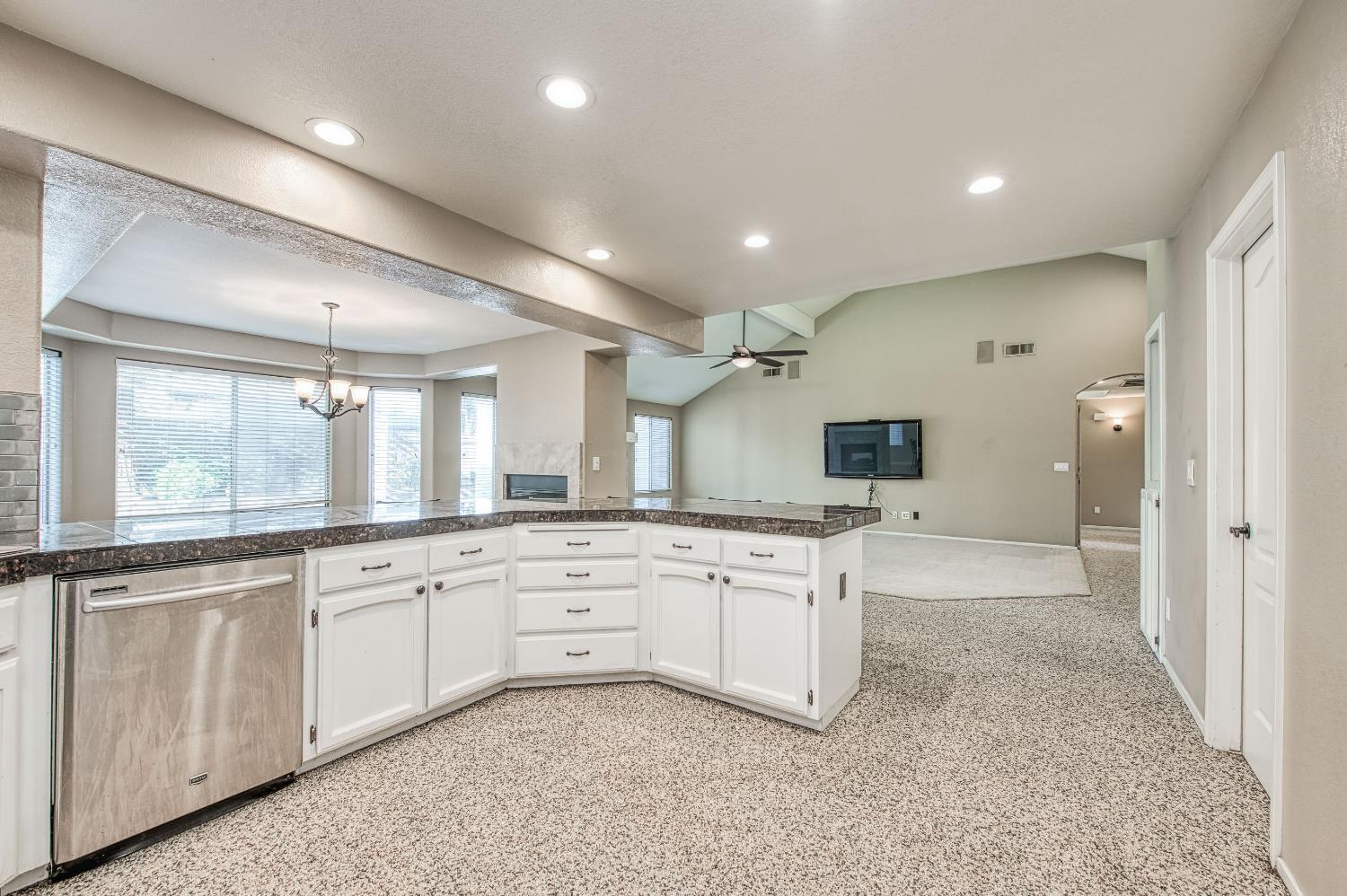 1800 E Omaha Ave, Fresno, CA 93720