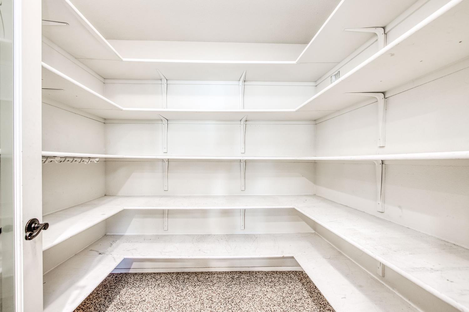 1800 E Omaha Ave, Fresno, CA 93720