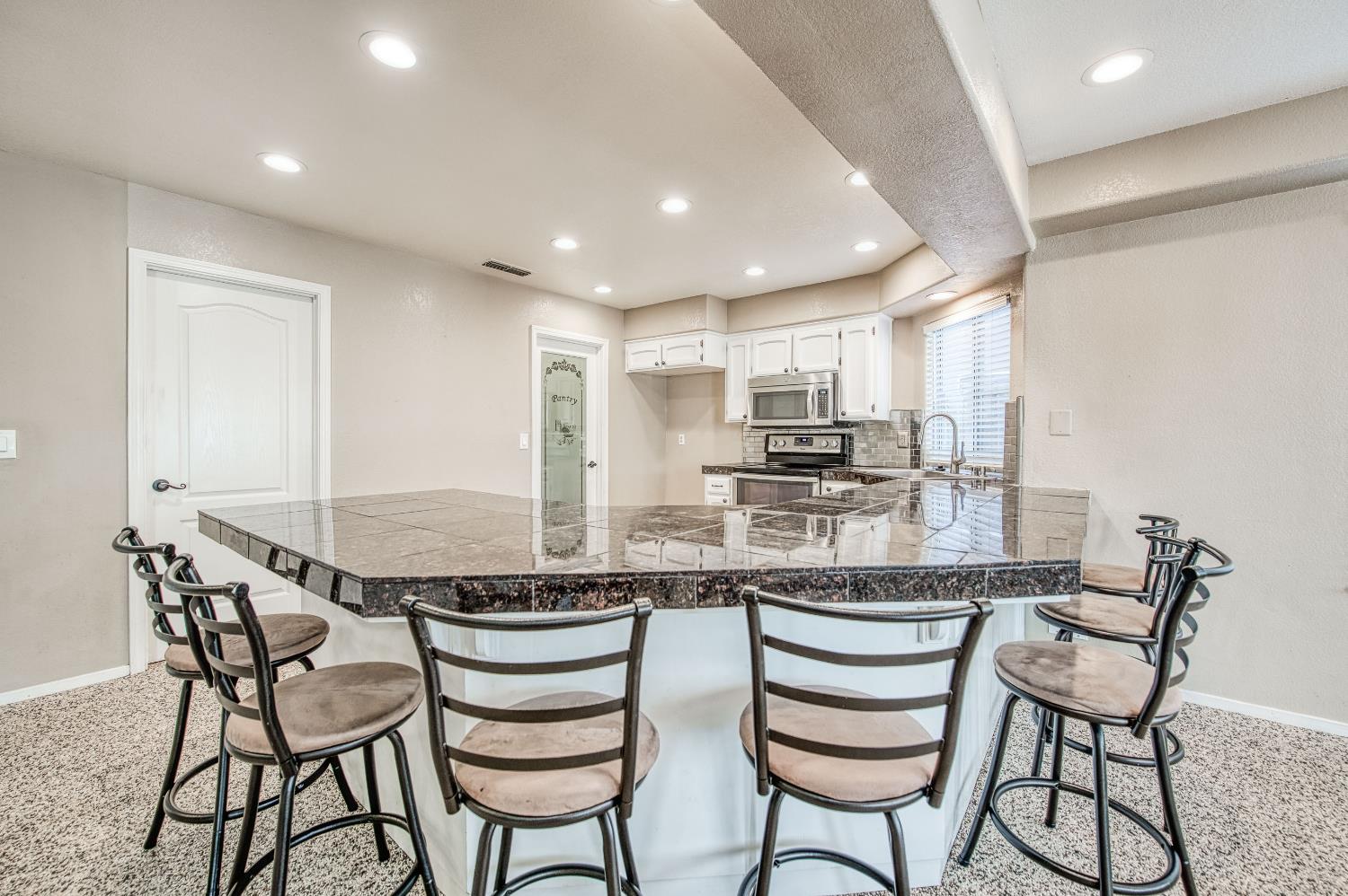 1800 E Omaha Ave, Fresno, CA 93720