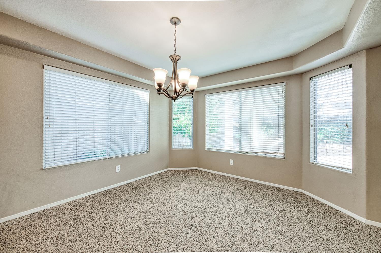 1800 E Omaha Ave, Fresno, CA 93720