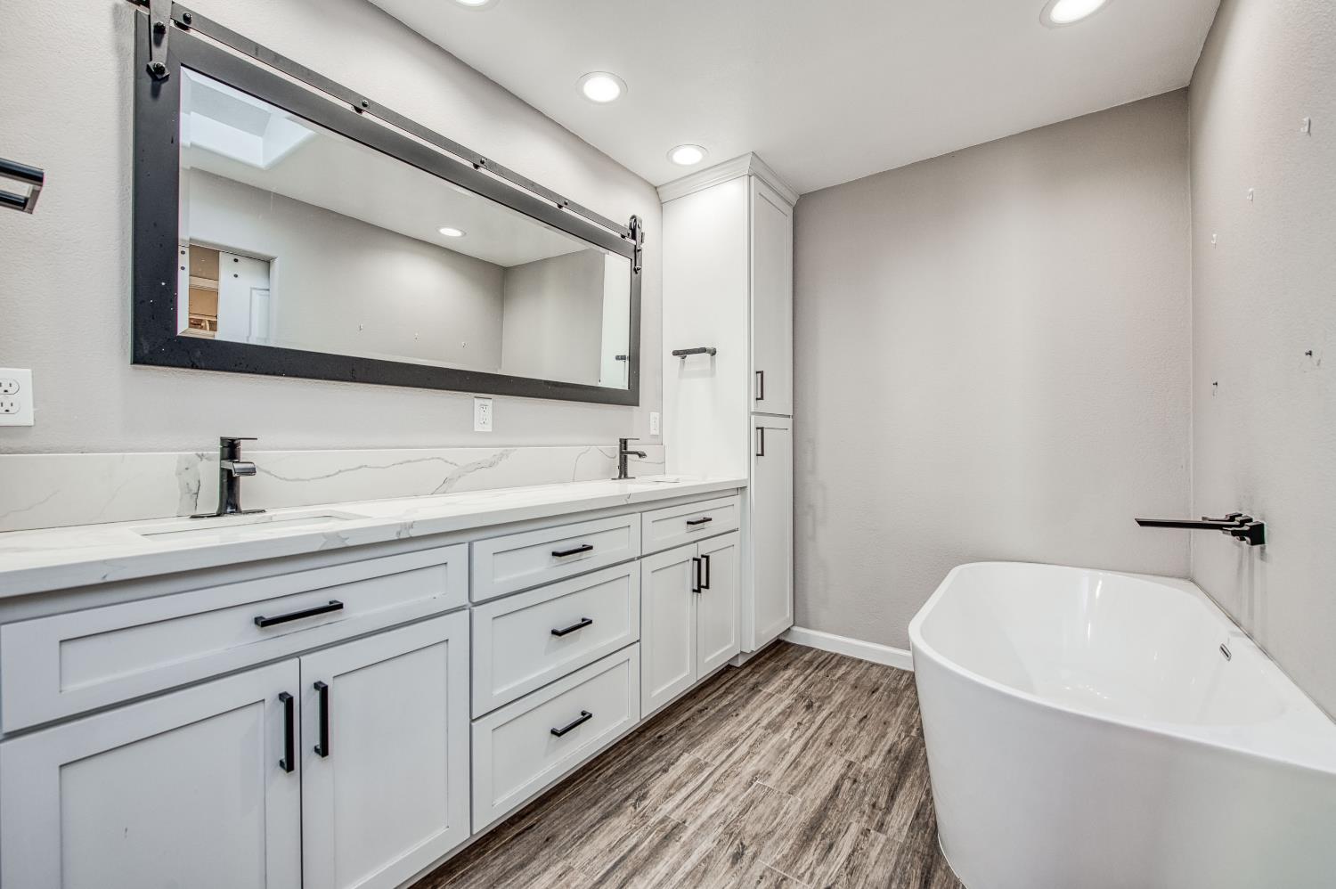 1800 E Omaha Ave, Fresno, CA 93720