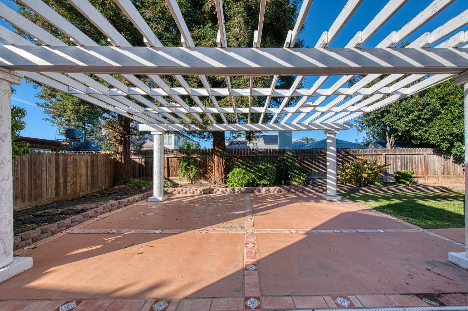 1800 E Omaha Ave, Fresno, CA 93720