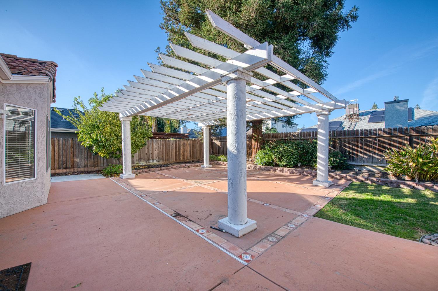 1800 E Omaha Ave, Fresno, CA 93720