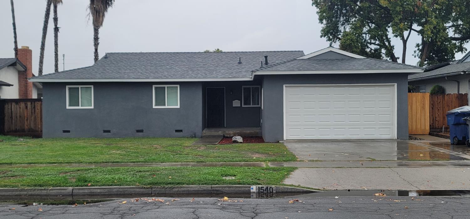 1540 W Ashcroft Ave, Fresno, CA 93705