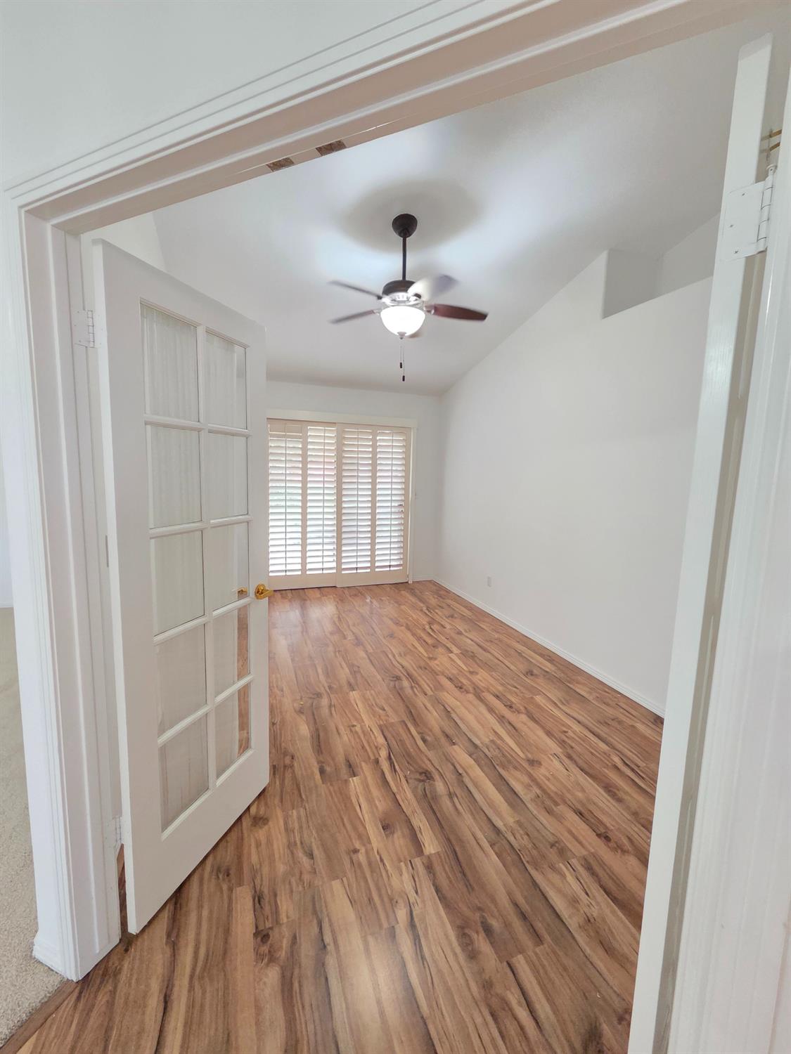 369 E Lindbrook Ln, Fresno, CA 93720