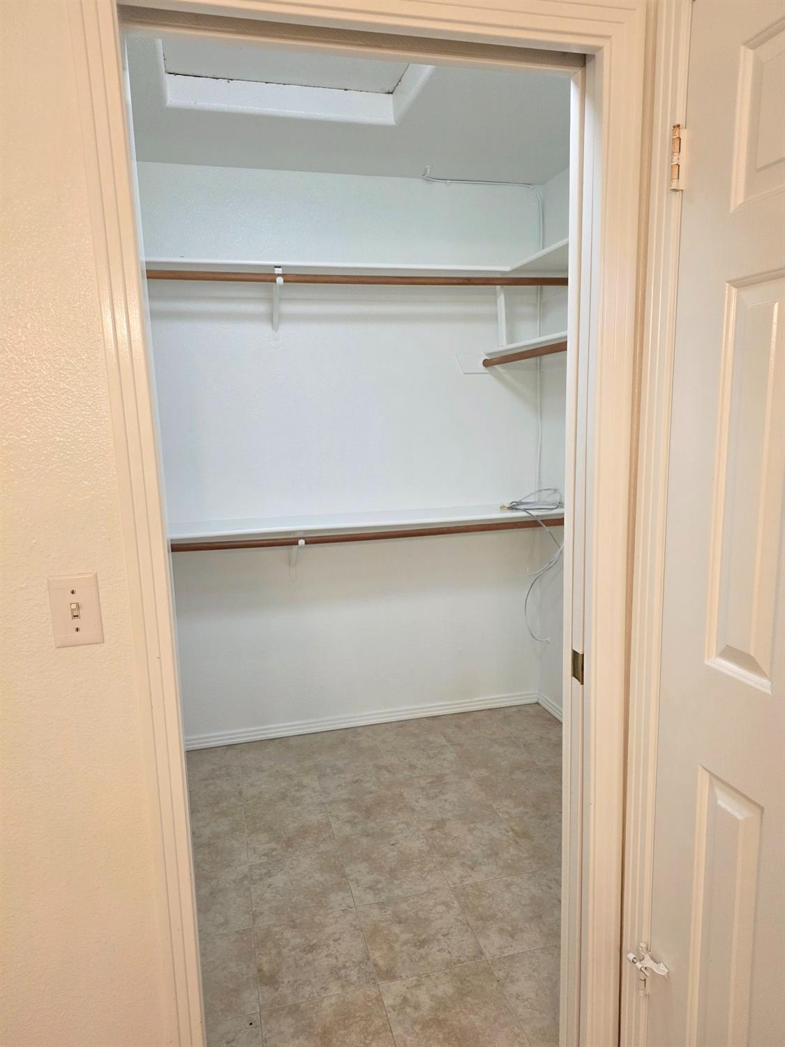 369 E Lindbrook Ln, Fresno, CA 93720