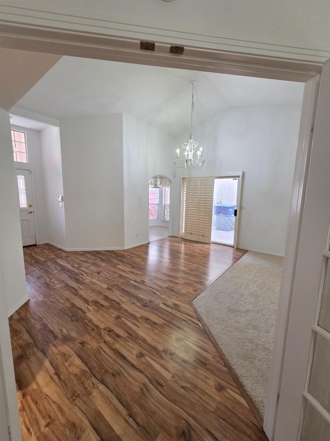 369 E Lindbrook Ln, Fresno, CA 93720