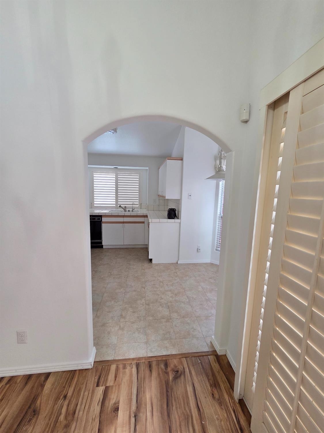 369 E Lindbrook Ln, Fresno, CA 93720