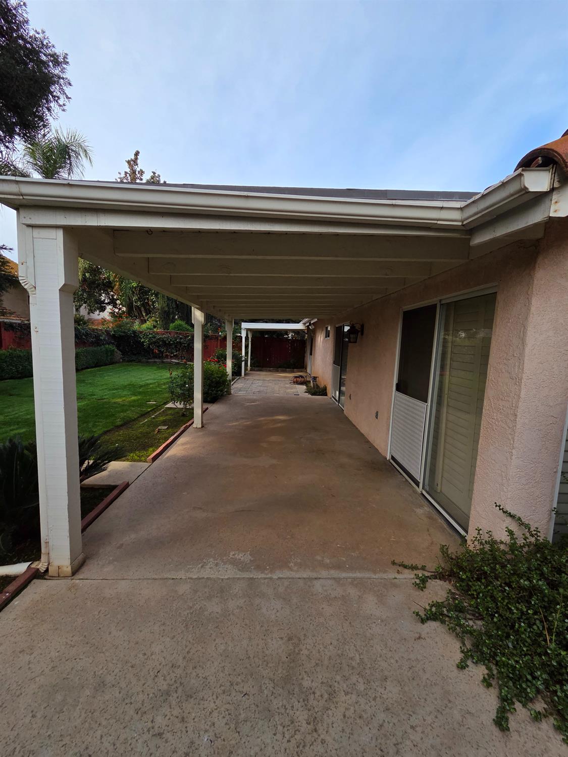 369 E Lindbrook Ln, Fresno, CA 93720