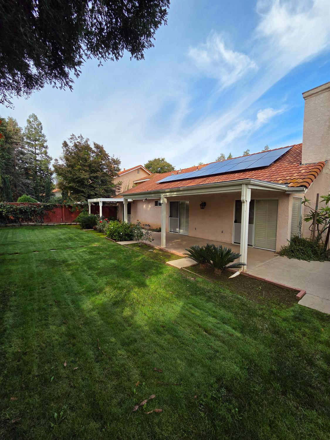 369 E Lindbrook Ln, Fresno, CA 93720