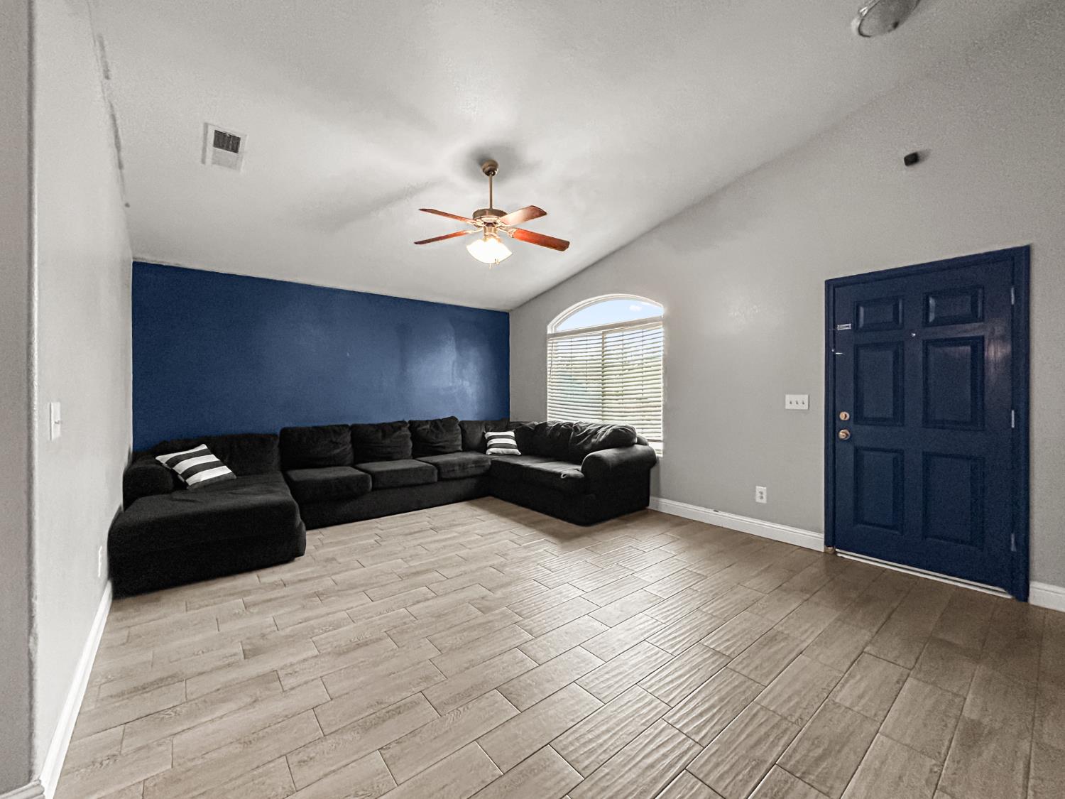 2349 S Sabre Ave, Fresno, CA 93727