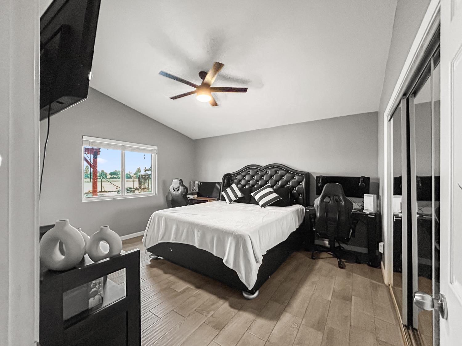 2349 S Sabre Ave, Fresno, CA 93727