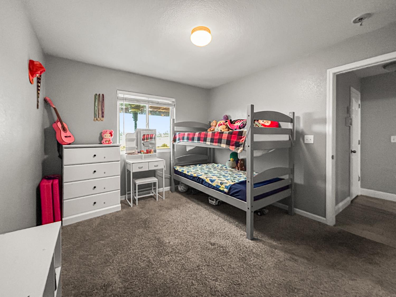 2349 S Sabre Ave, Fresno, CA 93727