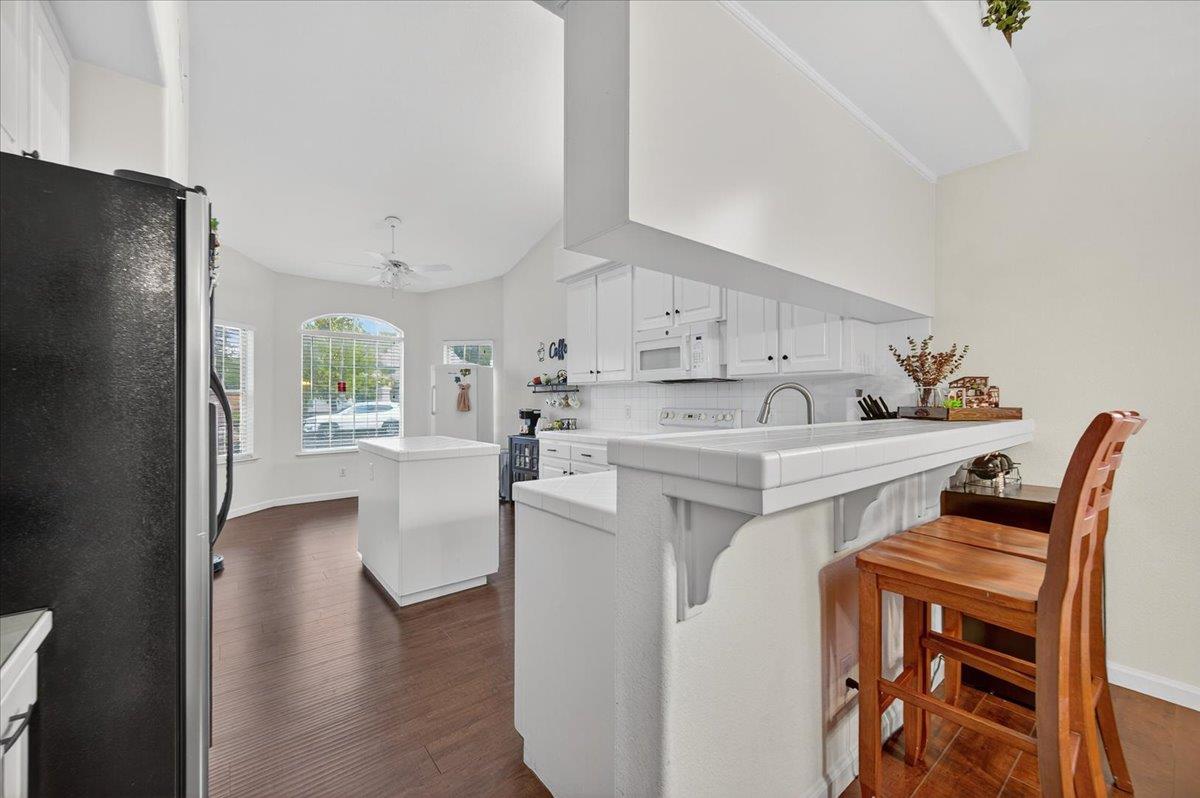 2349 E La Quinta Dr, Fresno, CA 93730