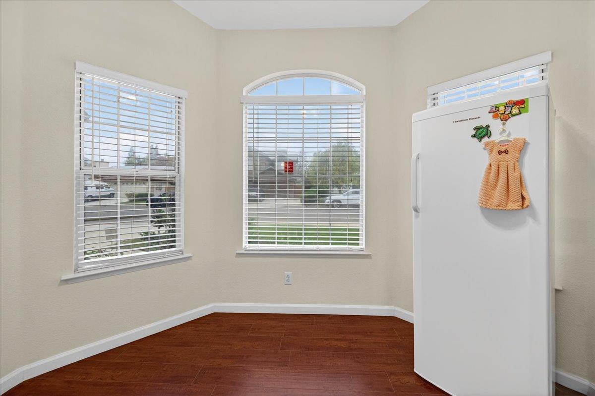 2349 E La Quinta Dr, Fresno, CA 93730