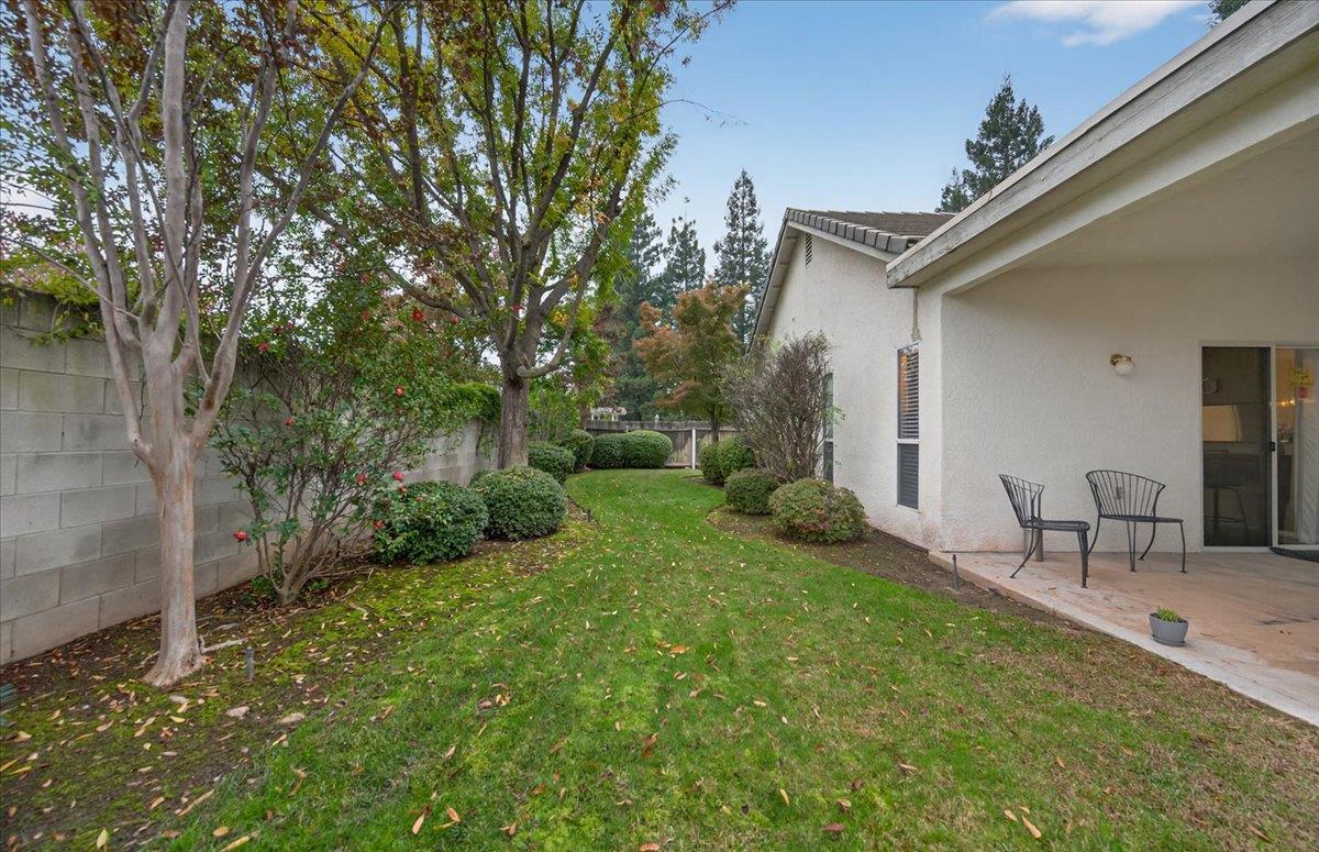 2349 E La Quinta Dr, Fresno, CA 93730