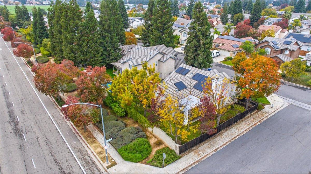 2349 E La Quinta Dr, Fresno, CA 93730