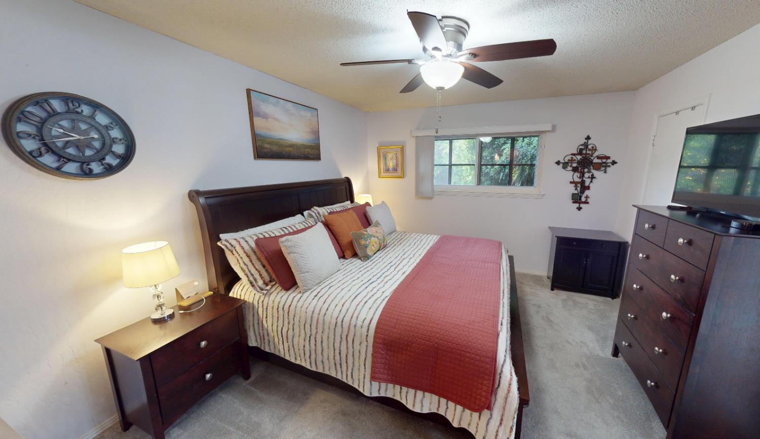 5755 N Pleasant Ave, Fresno, CA 93711