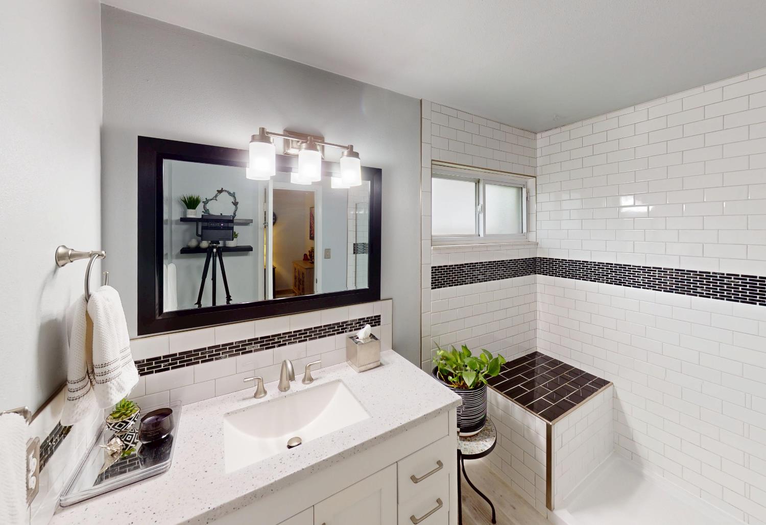 5755 N Pleasant Ave, Fresno, CA 93711